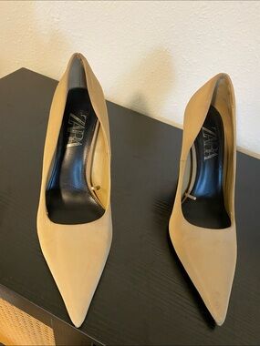 ZARA Beige Pointed Toe Stiletto Pumps EU 39